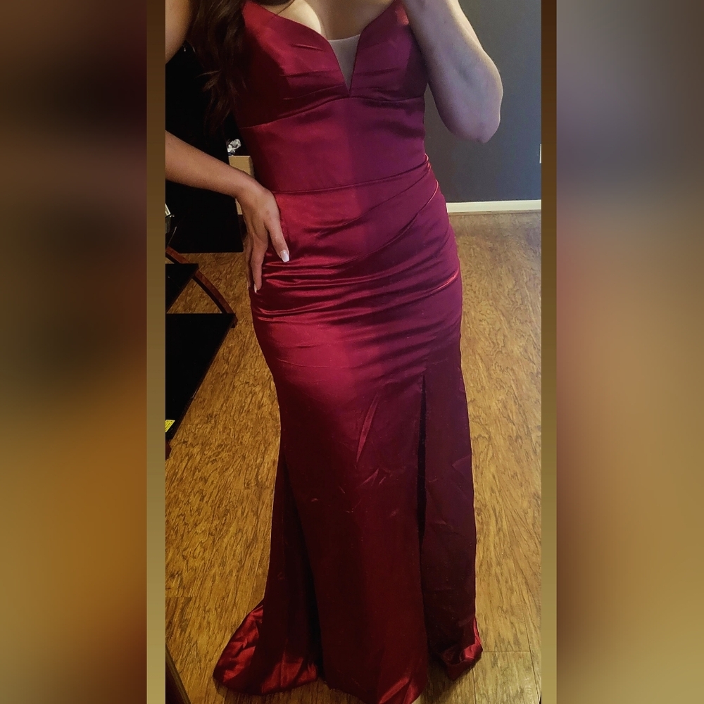 Elegant Burgundy Satin Skirt NEW WITHOUTH TAGS